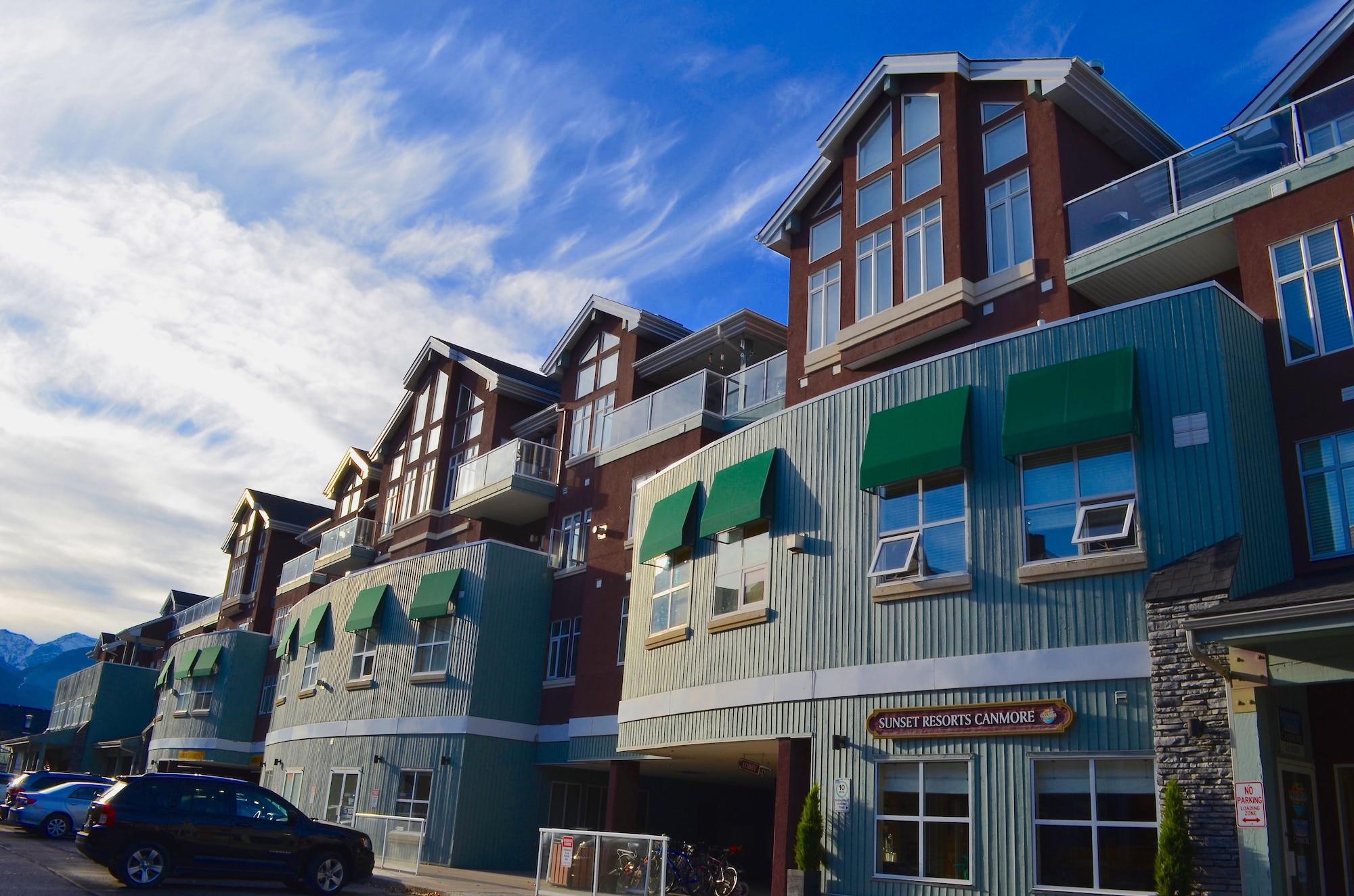 Sunset Mountain Hotel Canmore
