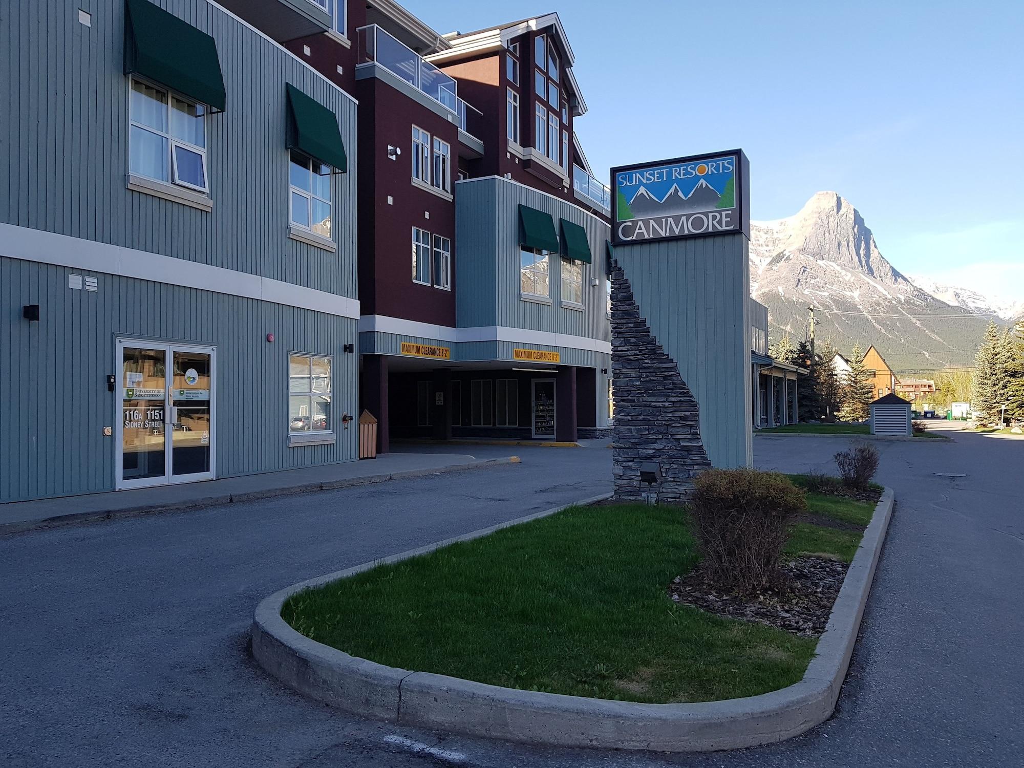 Sunset Mountain Hotel Canmore