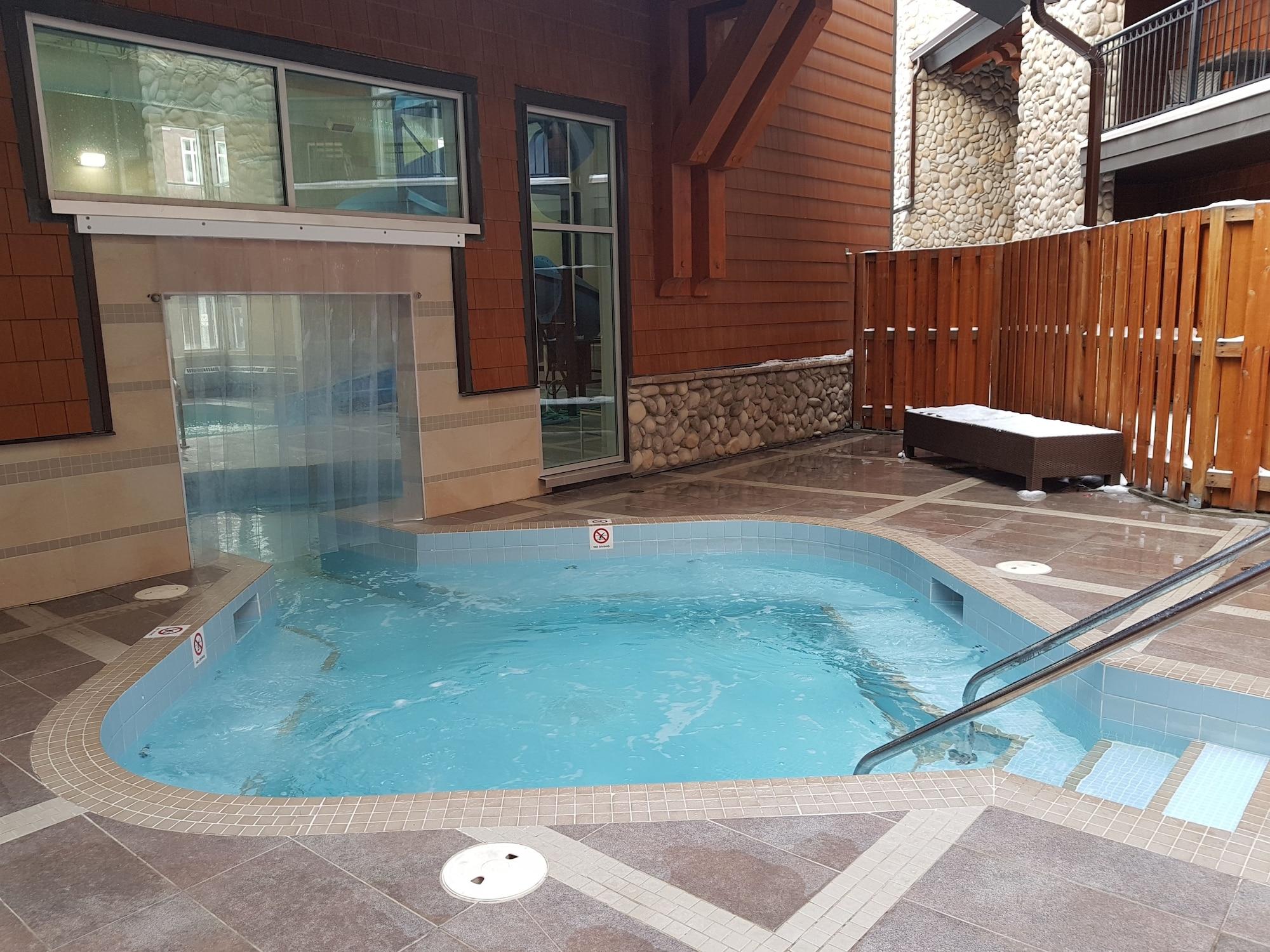 Sunset Mountain Hotel Canmore