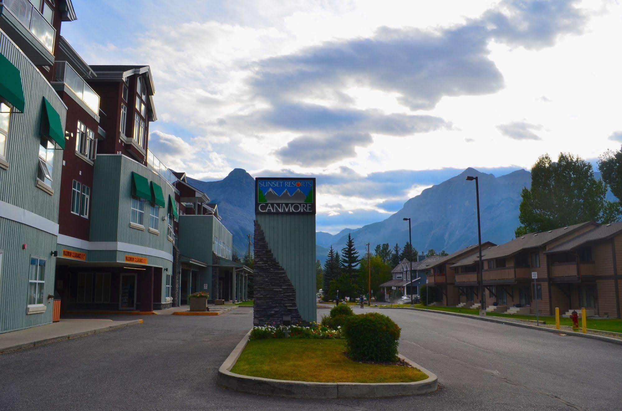 Sunset Mountain 3* Canmore